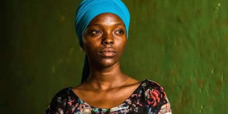Violence : un cri collectif pour la justice et la dignité (Par Hadja Idrissa Bah – Militante des droits des jeunes)