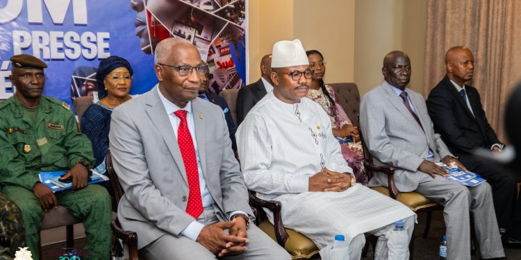 ๐
๐จ๐ซ๐ฎ๐ฆ ๐ฌ๐ฎ๐ซ ๐ฅ๐ ๐ฉ๐ซ๐๐ฌ๐ฌ๐ ๐๐ง ๐๐ฎ๐ข๐ง๐รฉ๐ : ๐ฅ๐๐ฌ ๐๐ฎ๐ญ๐จ๐ซ๐ข๐ญรฉ๐ฌ ๐ ๐ฎ๐ข๐ง๐รฉ๐ง๐ง๐๐ฌ ๐๐ง๐๐จ๐ฎ๐ซ๐๐ ๐๐ง๐ญ ๐ฎ๐ง ๐ฃ๐จ๐ฎ๐ซ๐ง๐๐ฅ๐ข๐ฌ๐ฆ๐ ๐ฅ๐ข๐๐ซ๐ ๐๐ญ ๐ซ๐๐ฌ๐ฉ๐จ๐ง๐ฌ๐๐๐ฅ๐