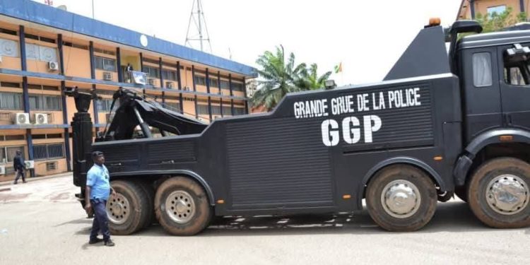 Conakry : La police se dote d’une grue pour fluidifier la circulation