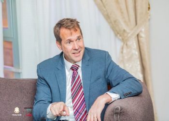 Guinée : l’ambassadeur des États-Unis fait ses adieux au Premier ministre Amadou Oury Bah