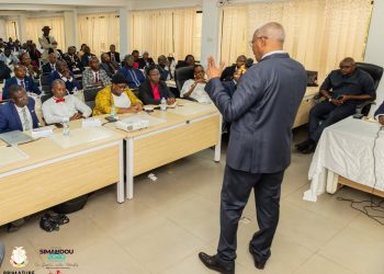 Le Premier Ministre Amadou Oury Bah échange avec les auditeurs en formation au Centre des finances publiques
