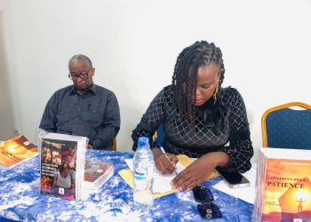 Double dédicace littéraire à Conakry : Hassatou Lamarana Bah célèbre ses œuvres dans une ambiance festive