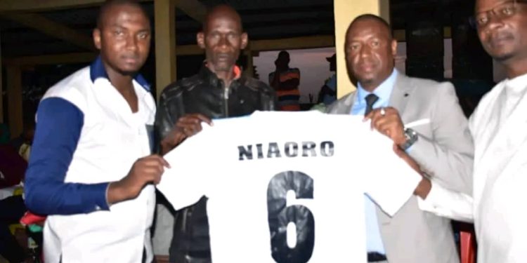 Tountouroun : Honorable Cellou Baldé répond présent au coup d’envoi de la 2ème édition du tournoi de football qui porte son nom