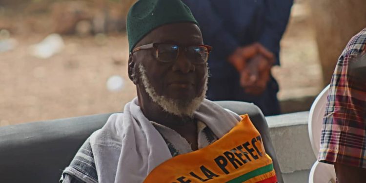 Boké : La délégation du ministre Ousmane Gaoual Diallo rend visite au Kountigui Elhadj Niokoro Sanoussy Camara