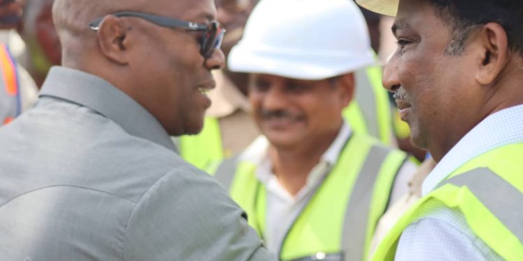 Visite ministérielle : Le ministre Ousmane Gaoual Diallo au cœur des réalités portuaires à Boké et Forécariah