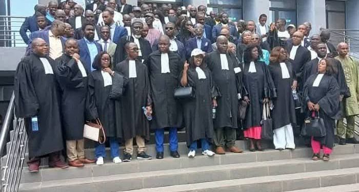 Crise au sein de la transition : le Barreau de Guinée se retire des organes et boycotte les audiences