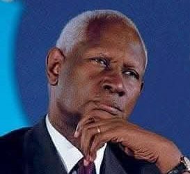 Abdou Diouf, ancien président du Sénégal: «Tant que vous êtes une autorité, les hommes vous sont fidèles et sont à vos pieds, mais dès que vous êtes en disgrâce, ou qu’ils vous y croient, ils n’ont plus de considération pour vous et vous tournent le dos» 