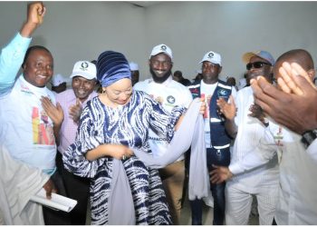 Luanda (Angola) : réunis autour de l’Ambassadrice Diénabou Saifon Diallo, les ressortissants guinéens magnifient leur adhésion aux idéaux du CNRD et de son Président