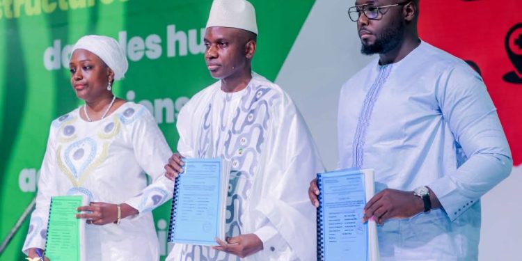 Santé publique : Signature de contrats pour la construction de 50 structures sanitaires à travers la Guinée