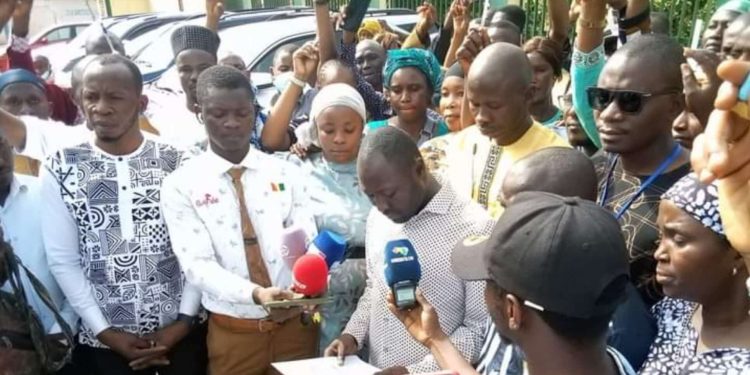 Education : lueur d’espoir pour les enseignants contractuels