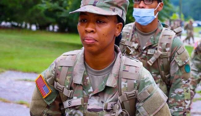 Du journalisme en Guinée à la Garde nationale américaine : l’ascension remarquable de Mariama Sy