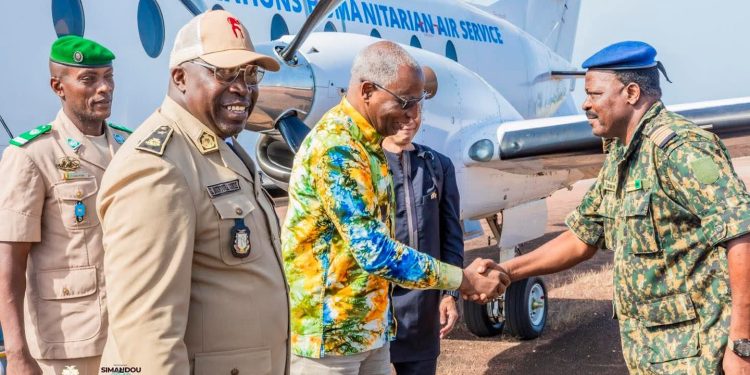 Faranah : Le Premier ministre Amadou Oury Bah lance la construction du pont unique, un projet structurant pour la région