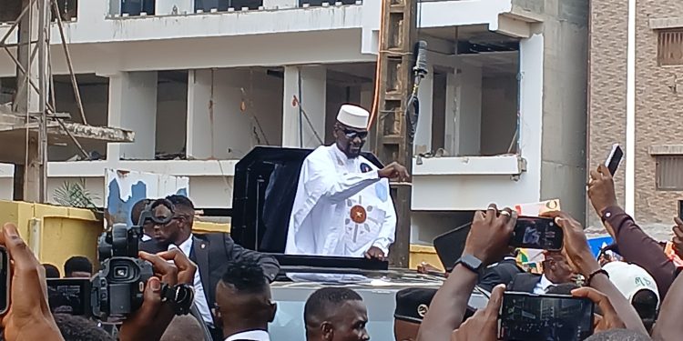 Fin de suspens en Guinée : Le Général Mamadi Doumbouya a déposé sa candidature