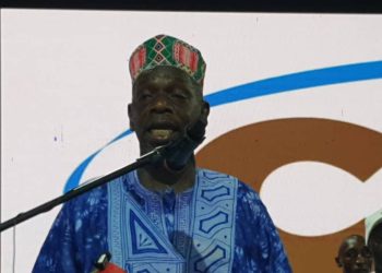 Cheick Farba Tidiane, ancien griot de Cellou Dalein, rejoint la mouvance présidentielle aux côtés du ministre Ousmane Gaoual Diallo