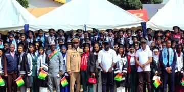 Labé : la 16ᵉ promotion de l’Université Amadou Dieng honore le ministre Mory Condé