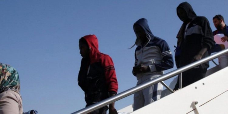 La Sierra Leone accueille 9 migrants ouest africains expulsés des USA