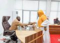 Djenabou Touré prête serment devant le président Mamadi Doumbouya