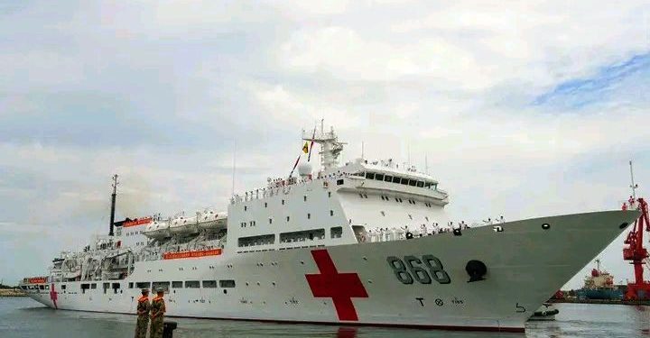 Navire-hôpital chinois à Conakry : forte mobilisation pour la présélection des patients