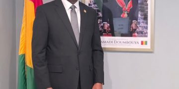 𝐈𝐛𝐫𝐚𝐡𝐢𝐦𝐚 𝐍’𝐃𝐚𝐢̈𝐫𝐲 𝐃𝐈𝐀𝐋𝐋𝐎, Ambassadeur de la Guinée aux USA : « 𝐒𝐞𝐫𝐯𝐢𝐫 𝐥𝐚 𝐆𝐮𝐢𝐧𝐞́𝐞 𝐞𝐬𝐭 𝐮𝐧 𝐡𝐨𝐧𝐧𝐞𝐮𝐫. 𝐄̂𝐭𝐫𝐞 𝐝𝐢𝐠𝐧𝐞 𝐝𝐞 𝐬𝐚 𝐜𝐨𝐧𝐟𝐢𝐚𝐧𝐜𝐞 𝐞𝐬𝐭 𝐮𝐧 𝐝𝐞𝐯𝐨𝐢𝐫 »